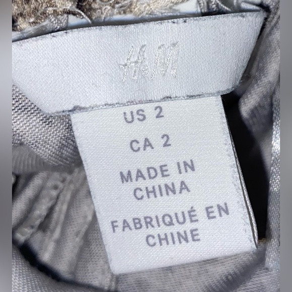 H&M SNAKE PRINT HIGH WAISTED SHORTS SIZE 2 - Picture 3 of 3